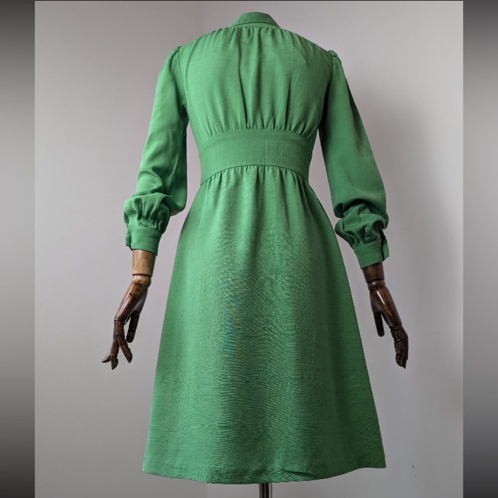 Pristine 1970s Wallis Dagger Collar Dress (a gorgeous green!) - Picture 7 of 9